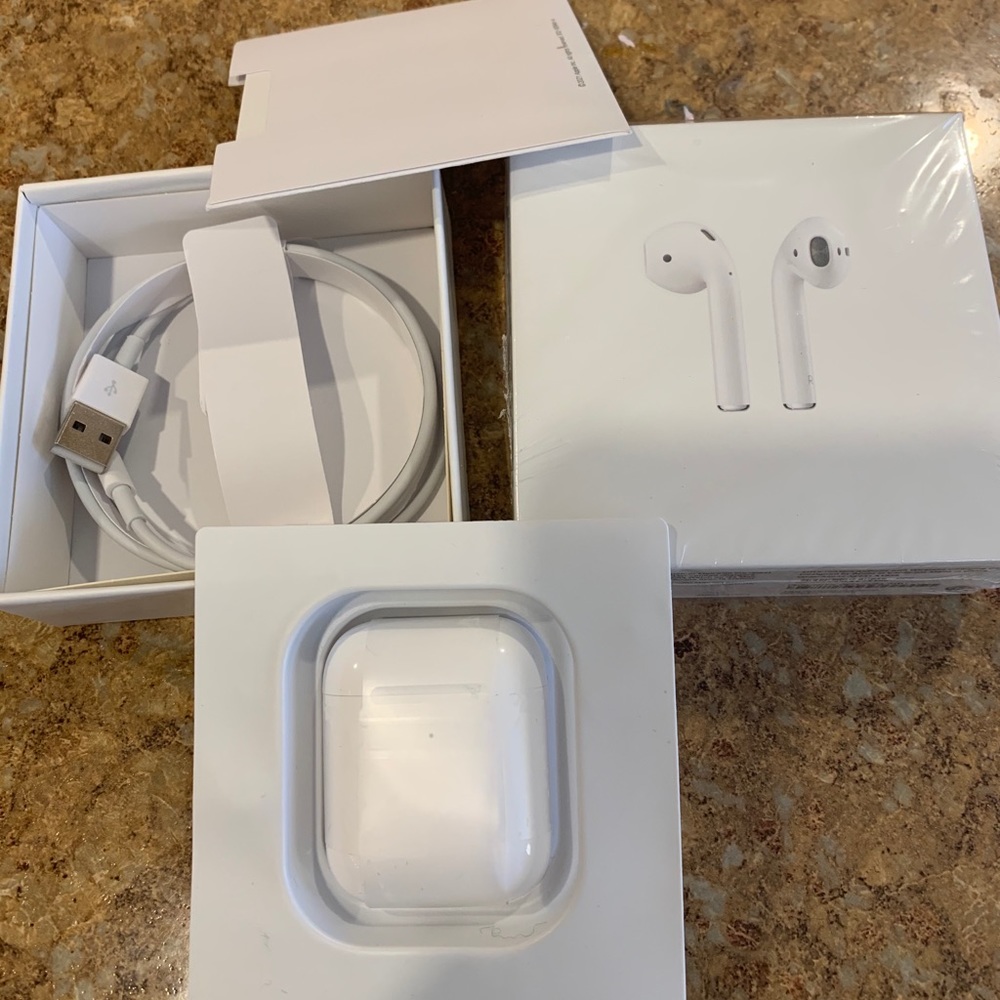 New Apple Airpods 2